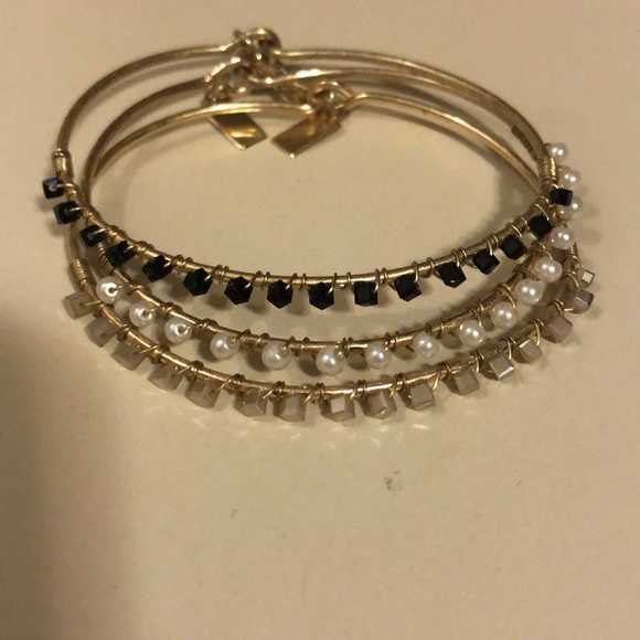 Set of three bracelets. - Picture 1 of 4